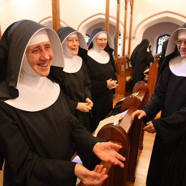 Archbishop O’Brien welcomes 10 Episcopal nuns, priest into Catholic Church