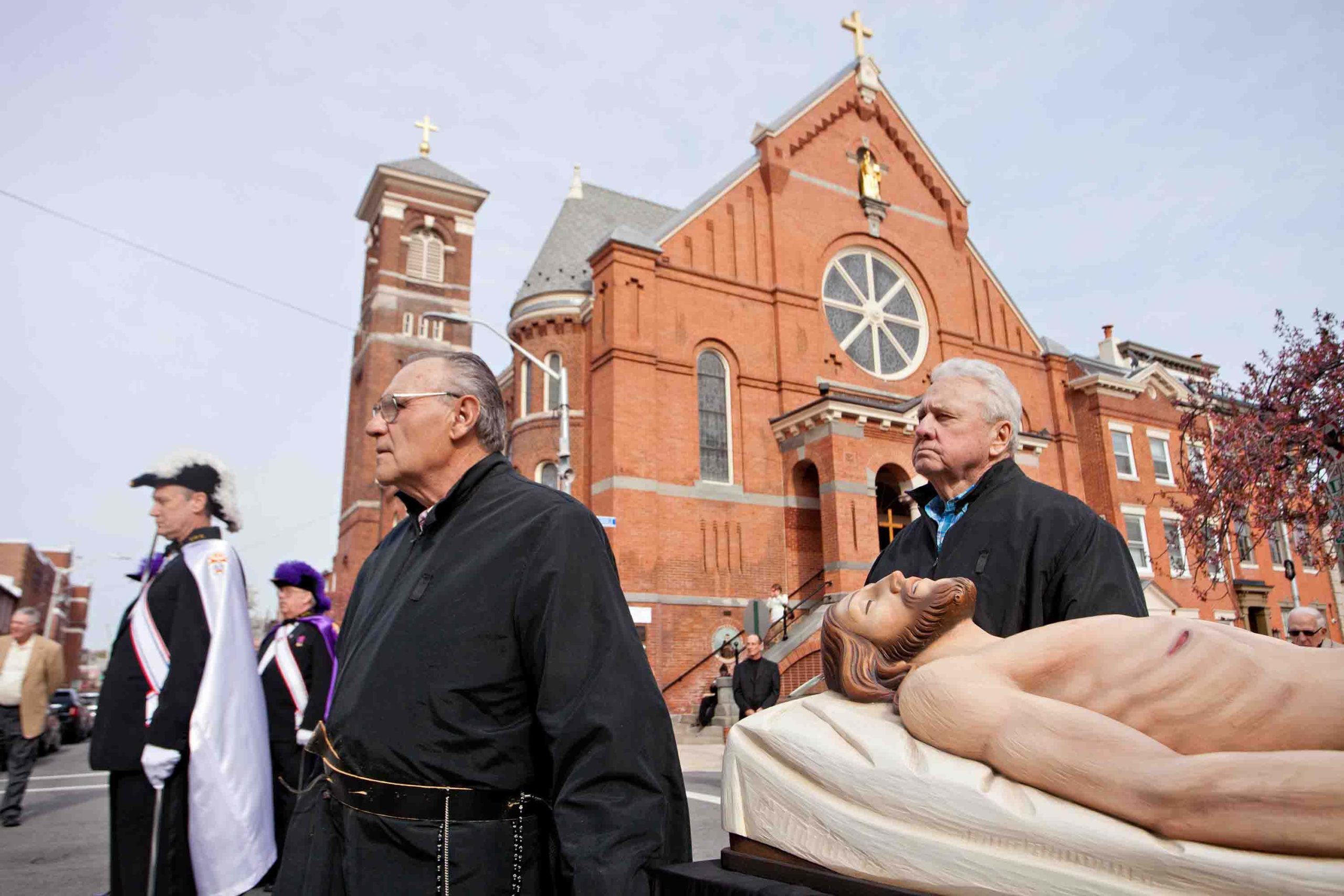 In streets of Little Italy, St. Leo parishioners remember Christ’s sacrifice