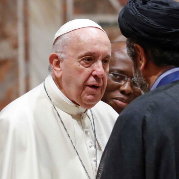 Amid threat of war, world must not give up hope, pope tells diplomats