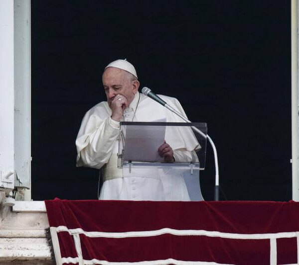 Citing cold, pope skips Lenten retreat with Curia