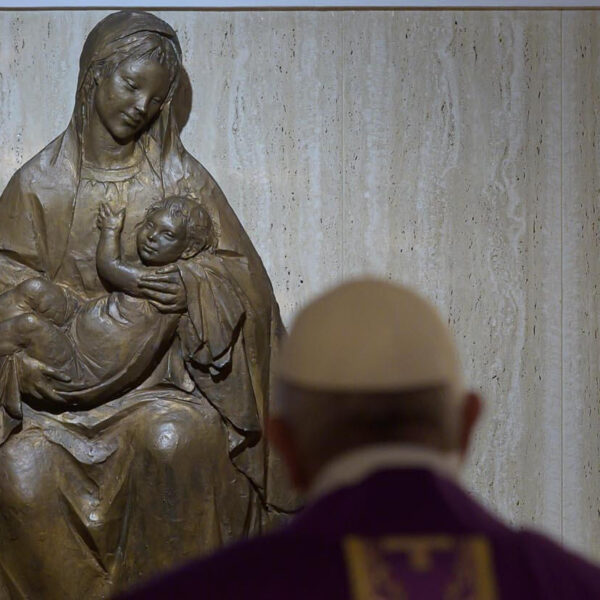 Pope composes prayer to Mary during coronavirus pandemic