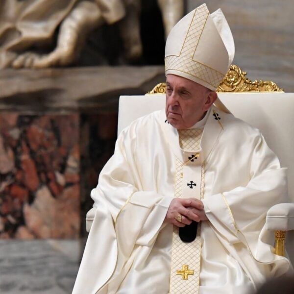 On Holy Thursday, pope thanks God for world’s priests