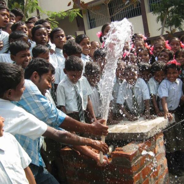 Local Catholics help bring scarce clean water to thirsty around world