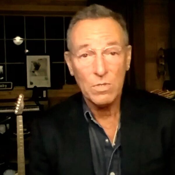 Bruce Springsteen gives pep talk of sorts to Boston College freshmen