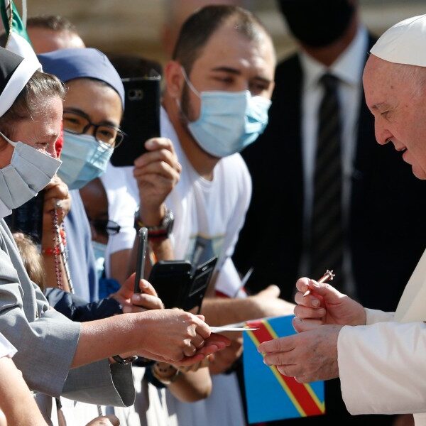 Common good, not greed, must motivate search for vaccine, pope says