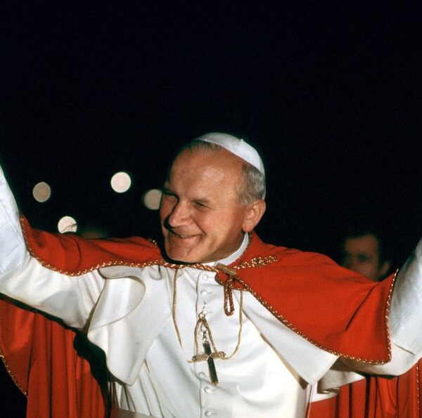 RADIO INTERVIEW: Meeting St. John Paul II/Praying the rosary with St. John Paul II