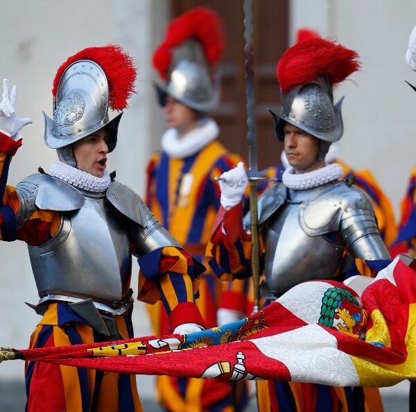 Pope tells new Swiss Guards that Christ stands beside them at all times
