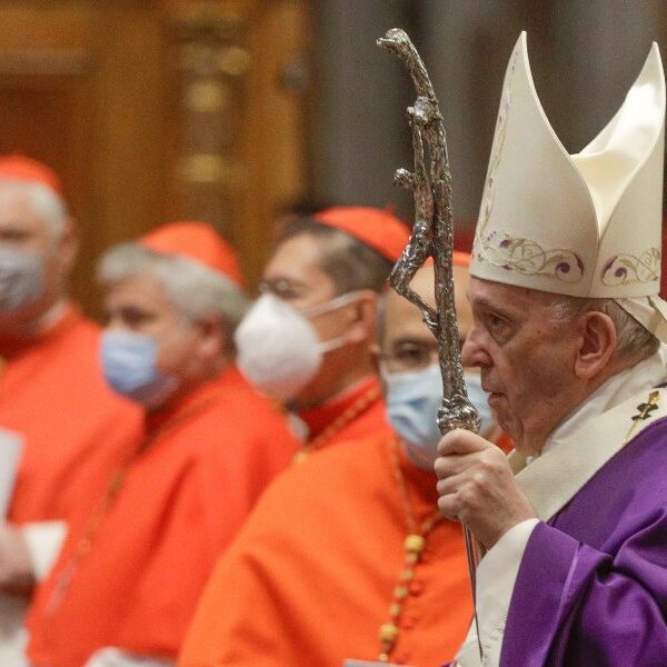 At Mass with new cardinals, pope warns against worldliness