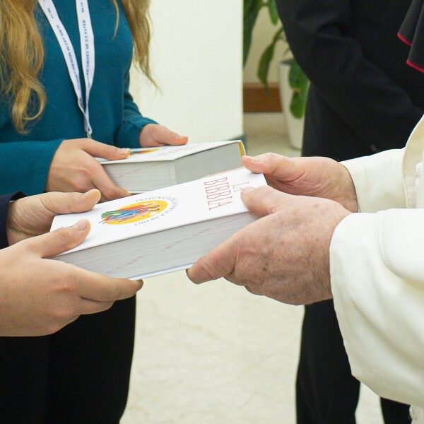 God’s word is ‘a love letter to us’ to be read every day, pope says