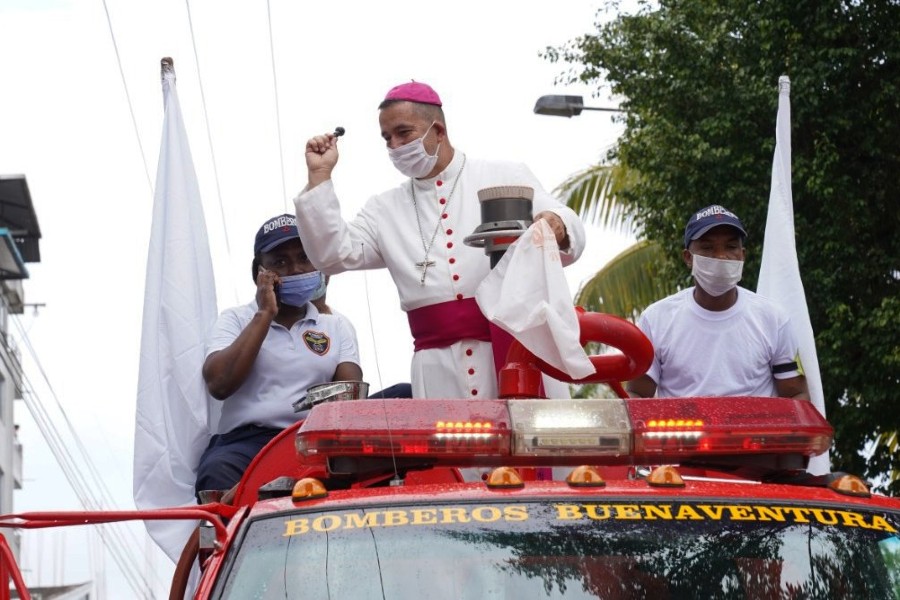 Bishop sprays holy water from firetruck to 'cleanse' Colombian city ...