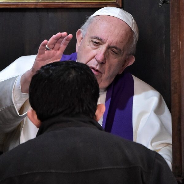 Lent is time to grow in faith, hope, love and to share them, pope says