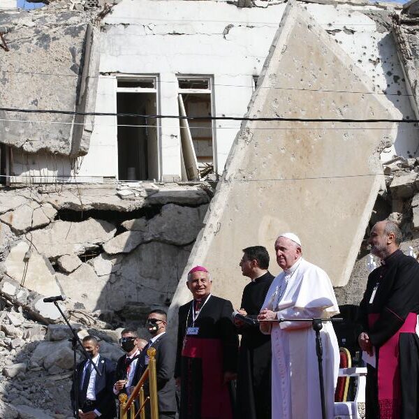 Life triumphs over death as Christians rebuild in Iraq, pope says