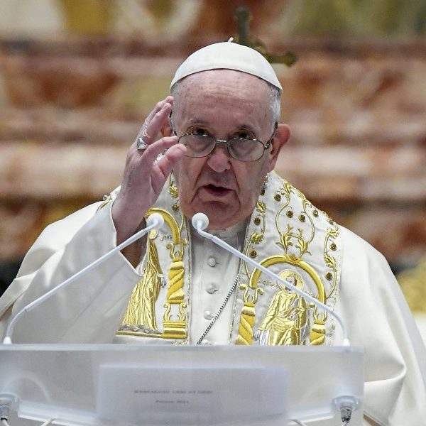 Christ’s victory over death proclaims a second chance for all, pope says