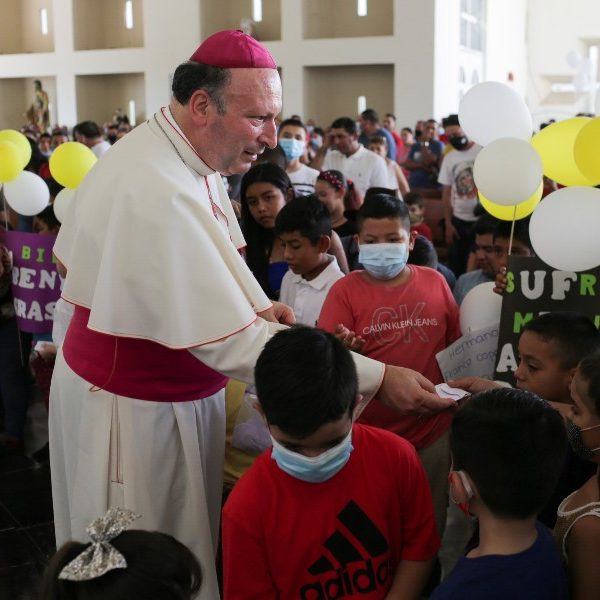 Nuncio tells besieged Mexican town: The church is with you