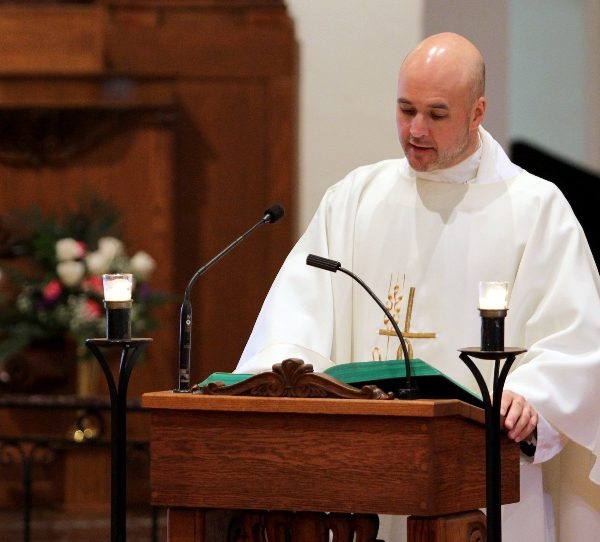 Facing death, priest turns his farewell into teachable moment