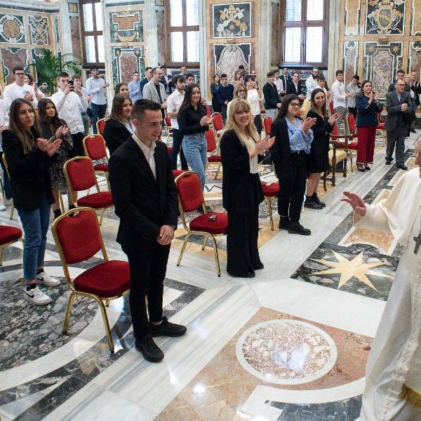 Pope to students: Rediscover importance of face-to-face relationships