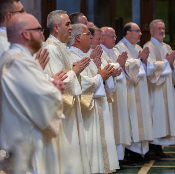 Report shows 19,000 U.S. deacons; age, retirement are factors for diaconate