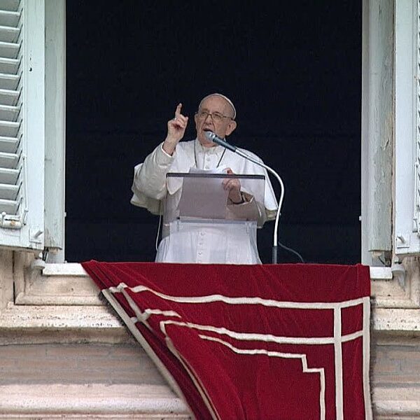 Elderly are to be valued, not discarded, pope says