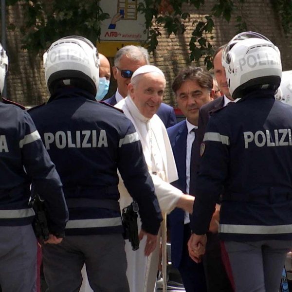 Pope released from hospital, prays at Rome basilica