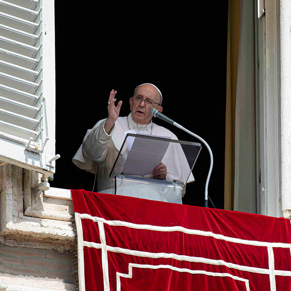 Jesus is life-giving bread, not just ‘side dish,’ pope says