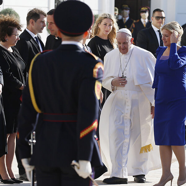 Pope urges Slovak church, government to put people first