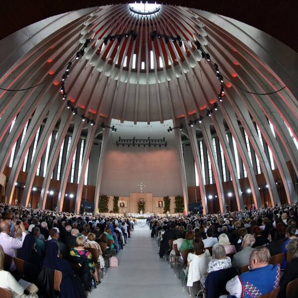 Polish cardinal, blind Franciscan who knew each other beatified together