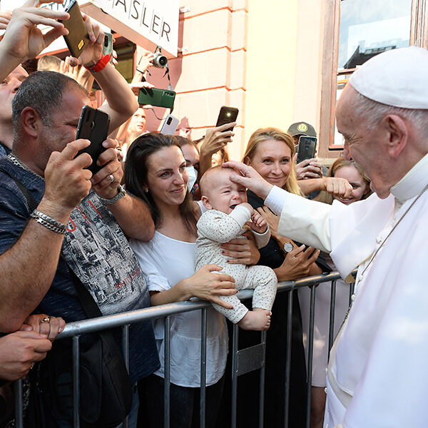 Pope reminds Roma community, young people that church is their home