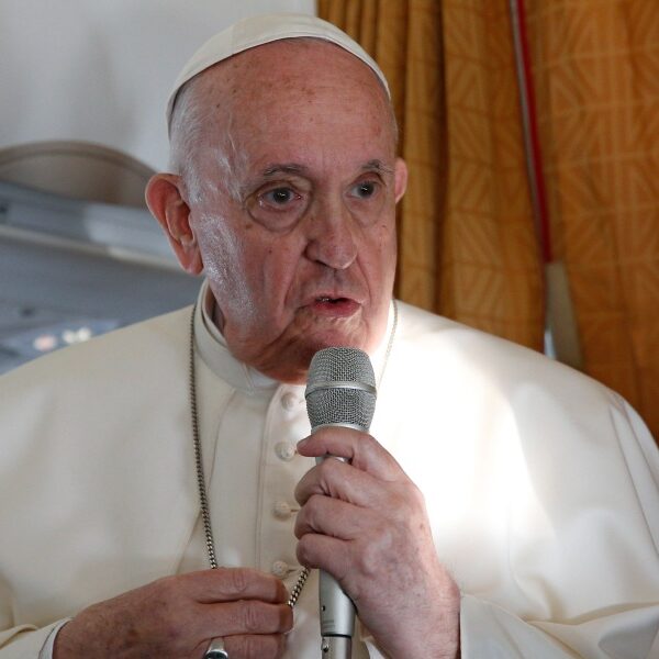 Pope: Bishops must handle Communion debate as shepherds, not with censures