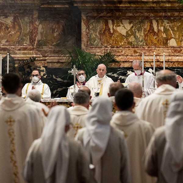 Share God’s love, don’t just lament lack of faith, pope tells bishops