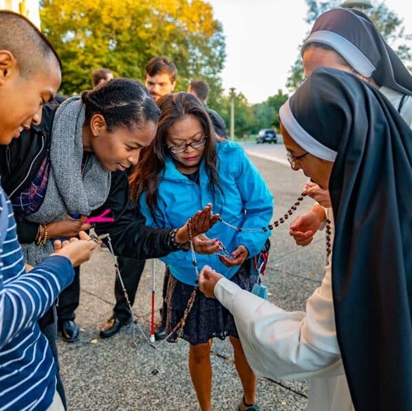 Praying with their feet: Rosary Congress kicks off with walking pilgrimage