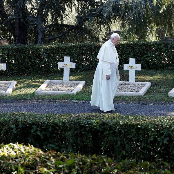 Tombs of fallen soldiers are cry for peace, pope says on All Souls’ feast