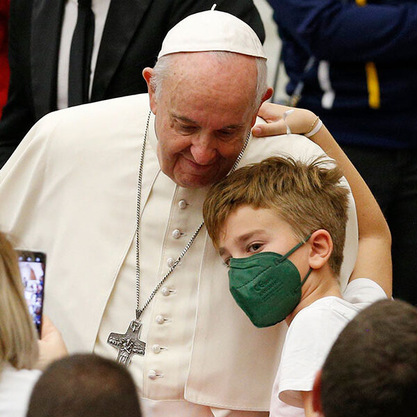 Pope to kids: Jesus loves you, wants you to love others
