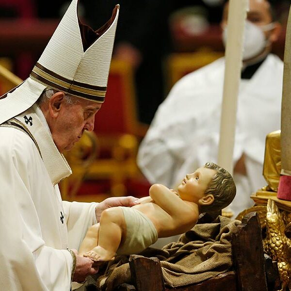 Pope at Christmas: ‘God comes into the world in littleness’