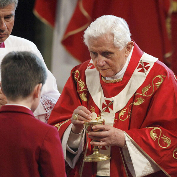 Vatican editorial defends Benedict XVI after release of abuse report