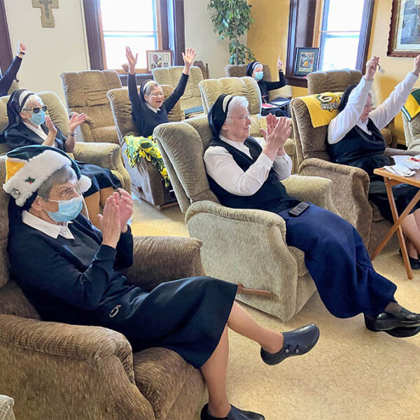 Wisconsin Franciscan sisters religiously cheer on Green Bay Packers