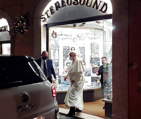 Pope pops by his favorite record store to say ‘hello’