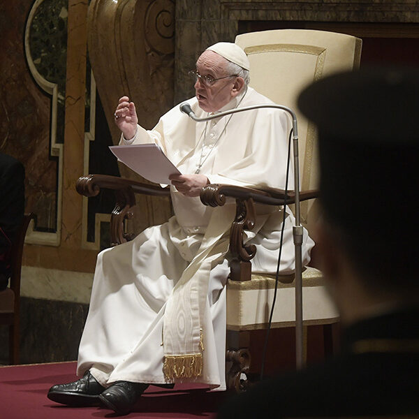 Pope decries warmongering, prays for Eastern Catholics in danger