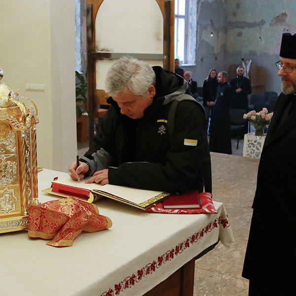 Papal envoy sets off for besieged Ukrainian cities with ‘Gospel weapons’