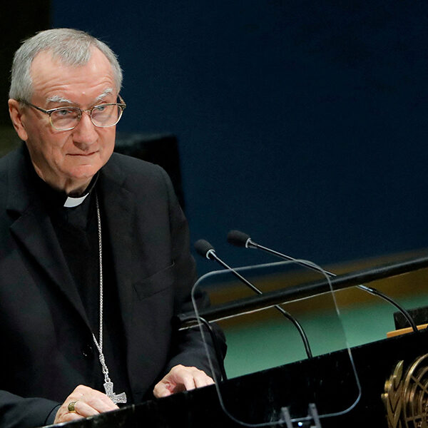 Vatican secretary of state speaks with Russian foreign minister