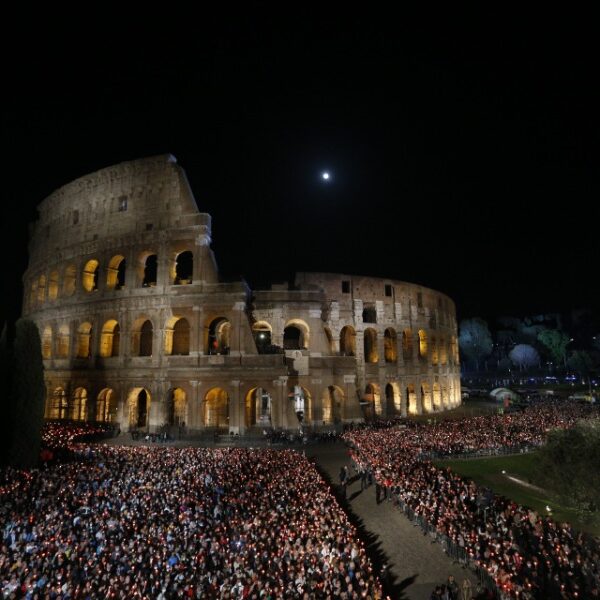 Ukrainian, Russian women hold cross together at Rome’s Via Crucis