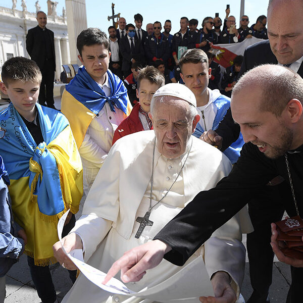 Hope and joy reawaken when old and young come together, pope says