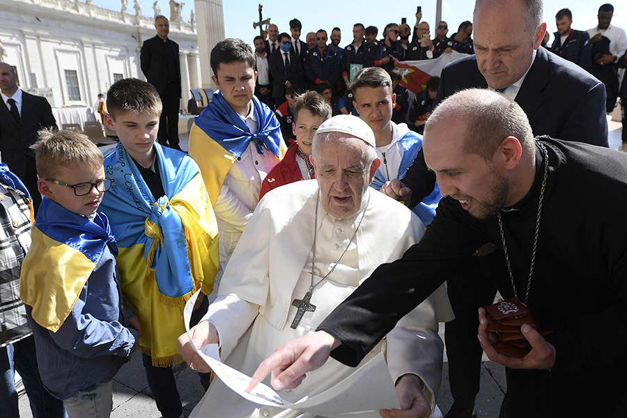 Hope and joy reawaken when old and young come together, pope says ...