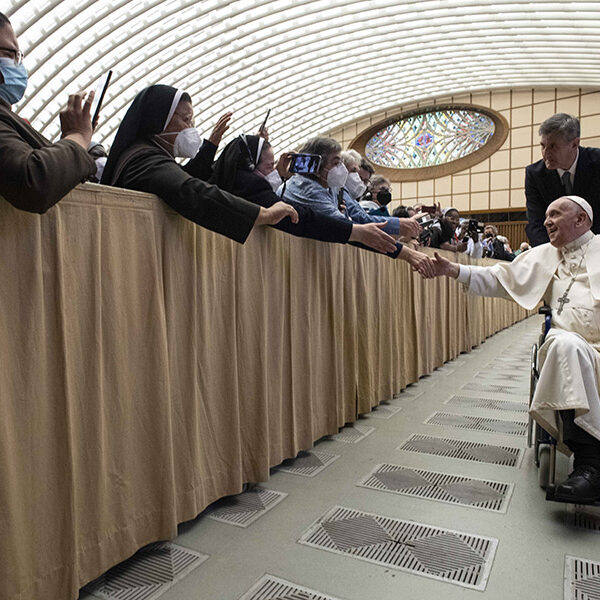 Pope, using wheelchair, meets superiors of women’s religious orders