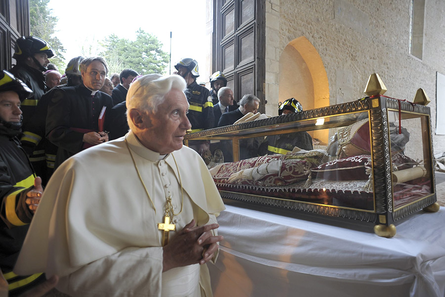 Pope’s trip to L’Aquila raises questions about papal resignations