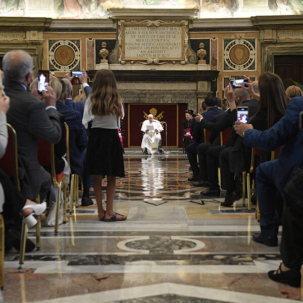Hope must prevail over Mafia culture of fear, pope says