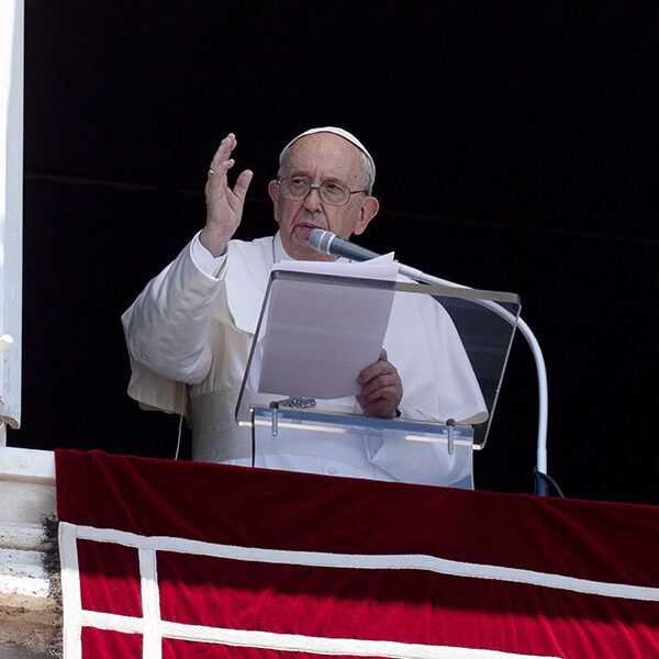 People are not islands, they need each other, pope says at Angelus