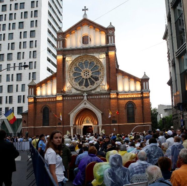 Bucharest Archdiocese welcomes order to demolish building near cathedral