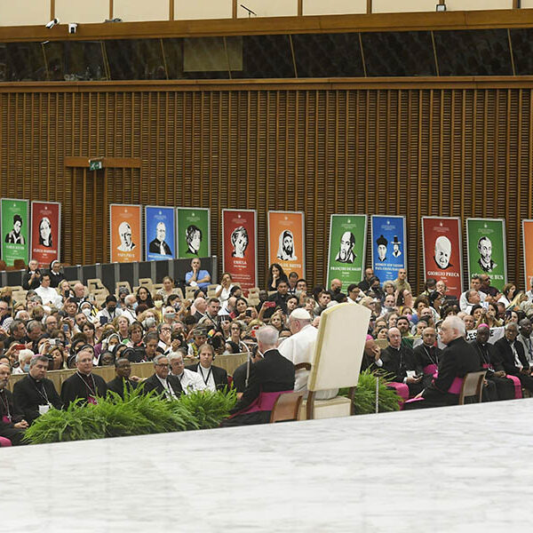 Love for Christ leads to sharing faith in word and deed, pope says