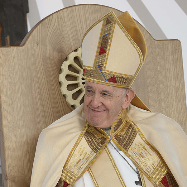 Welcome, support, accompany all migrants, pope says