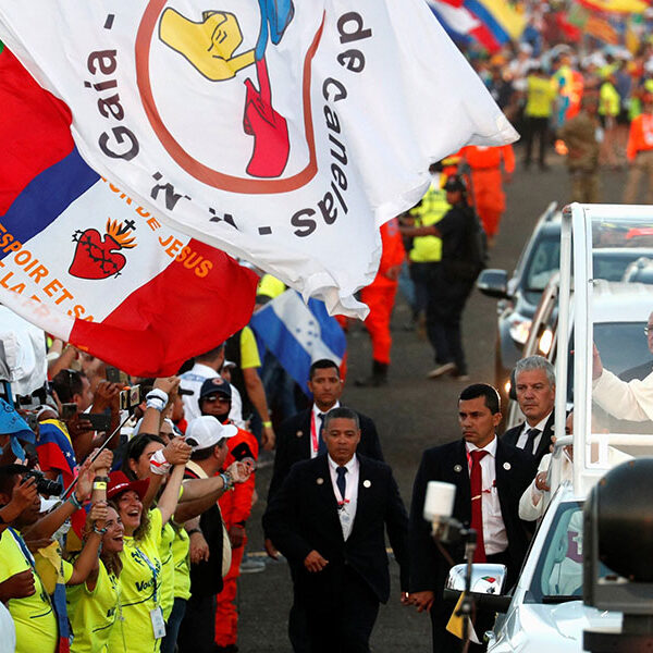 Young must hasten to share God’s love, pope says in WYD message